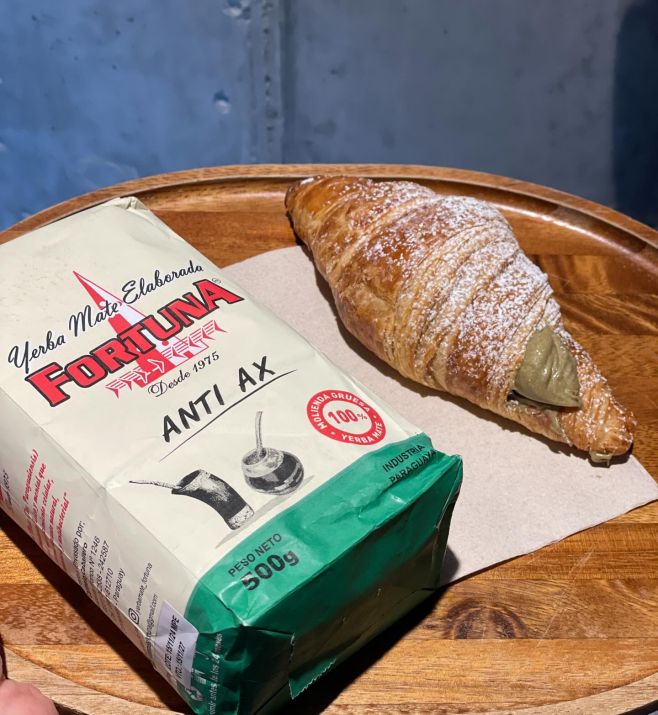 Perfect match in every sip and bite 🧉🥐 The earthy Paraguayan blend Fortuna Anti Ax pairs good with buttery pistachio...